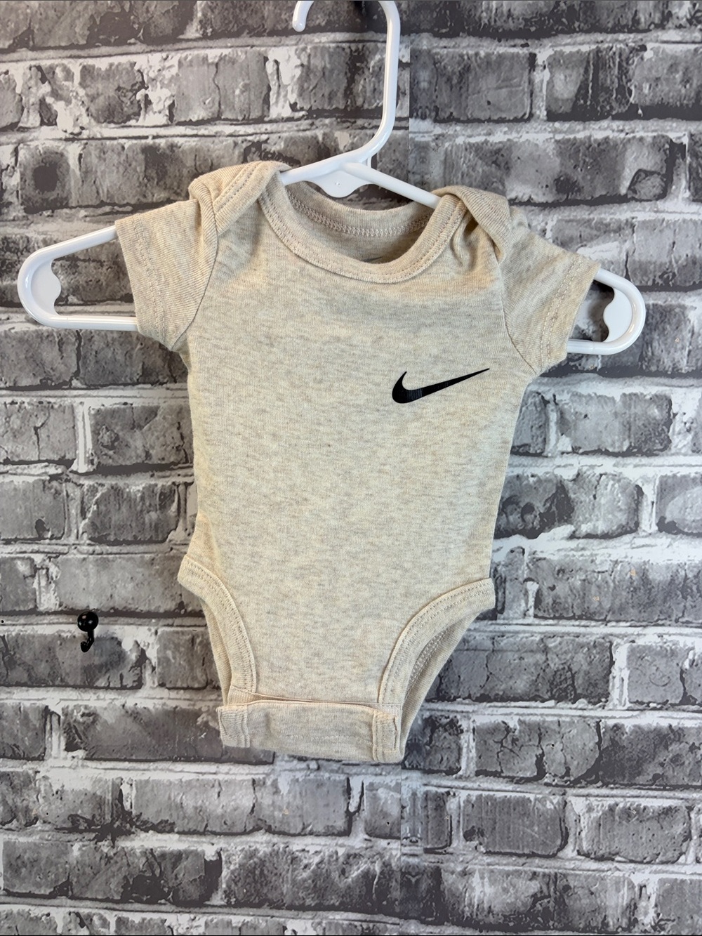 Nike Infant Short Sleeve Bodysuit in Heather Beige